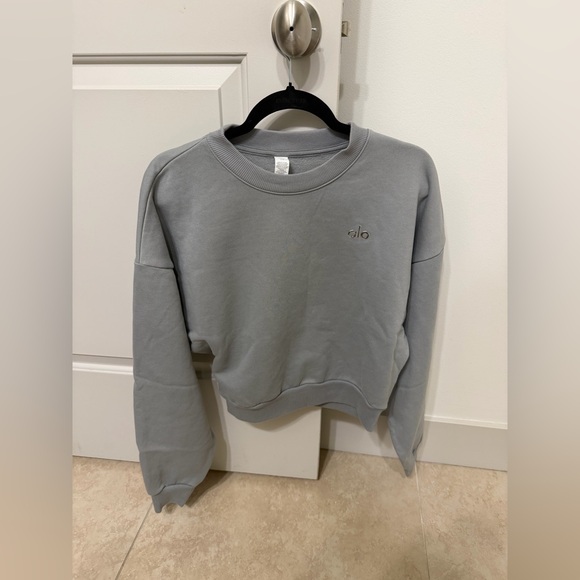 Alo Yoga Large Grey Cropped Accolade Sweatshirt. 🌚⚡️